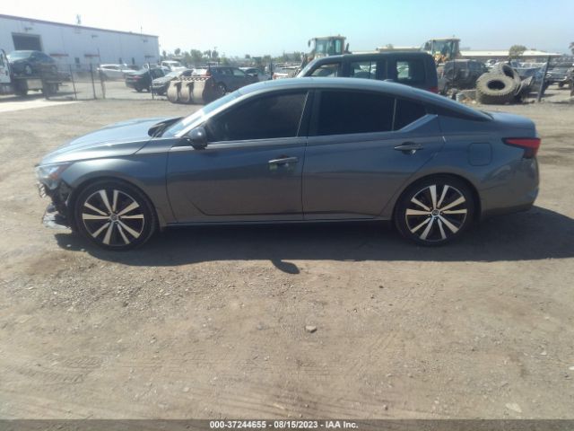 1N4AL4CVXLC155965 Nissan Altima 2.0 Sr