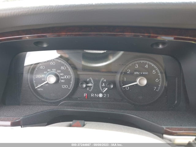2007 LINCOLN TOWN CAR SIGNATURE VIN: 1LNHM81V47Y608790