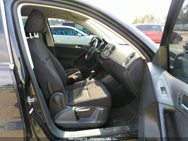 WVGBV7AX1HK052182 Volkswagen TIGUAN