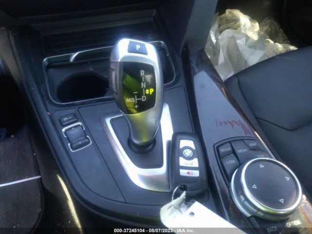 WBA8E1G55HNU15371 BMW 3 Series 320i