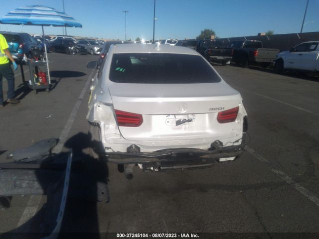 WBA8E1G55HNU15371 BMW 3 Series 320i