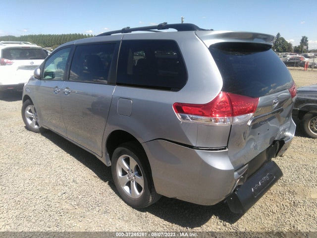 Toyota SIENNA LE 2014 5TDKK3DC3ES447662 Image 3