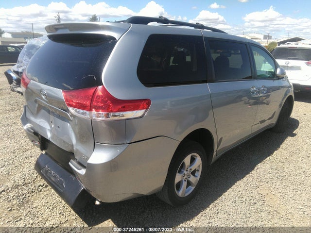 Toyota SIENNA LE 2014 5TDKK3DC3ES447662 Image 4