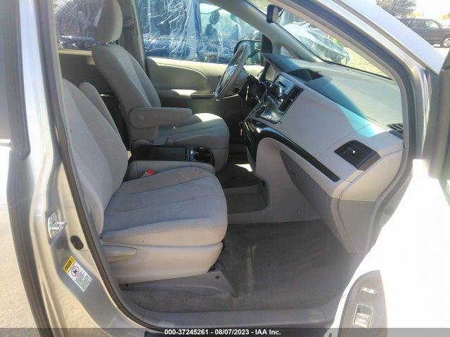Toyota SIENNA LE 2014 5TDKK3DC3ES447662 Image 5