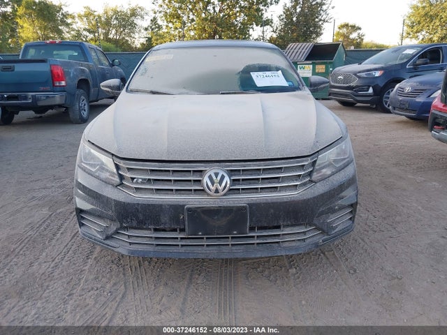 1VWAA7A3XJC003763 Volkswagen Passat 2.0t S/r-line