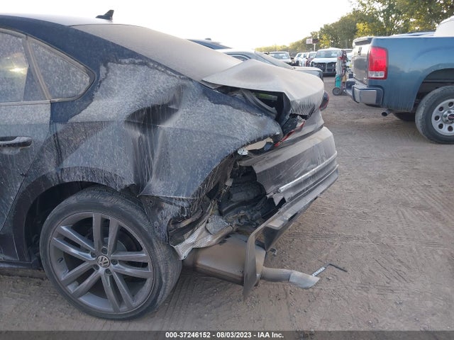 1VWAA7A3XJC003763 Volkswagen Passat 2.0t S/r-line