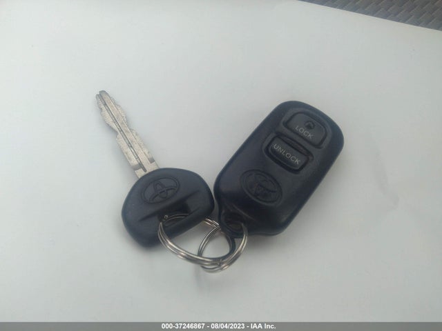 2004 TOYOTA RAV4 VIN: JTEHD20V040008552
