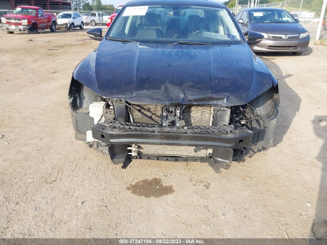 1VWBA7A36JC014392 Volkswagen Passat 2.0t Se