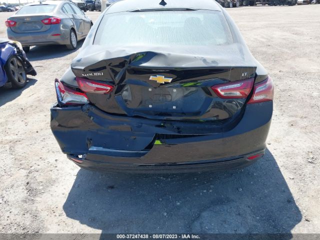 1G1ZD5ST9NF114687 Chevrolet Malibu Fwd Lt