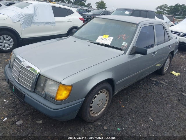 1989 MERCEDES-BENZ 300 E VIN: WDBEA30DXKA893135