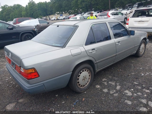 1989 MERCEDES-BENZ 300 E VIN: WDBEA30DXKA893135
