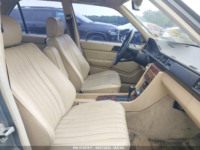 1989 MERCEDES-BENZ 300 E VIN: WDBEA30DXKA893135