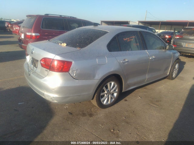 3VWD07AJ9EM363173 Volkswagen Jetta Sedan Se W/connectivity/sunroof