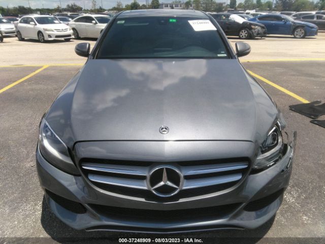 55SWF4JB8JU268960 Mercedes-Benz C-class C 300