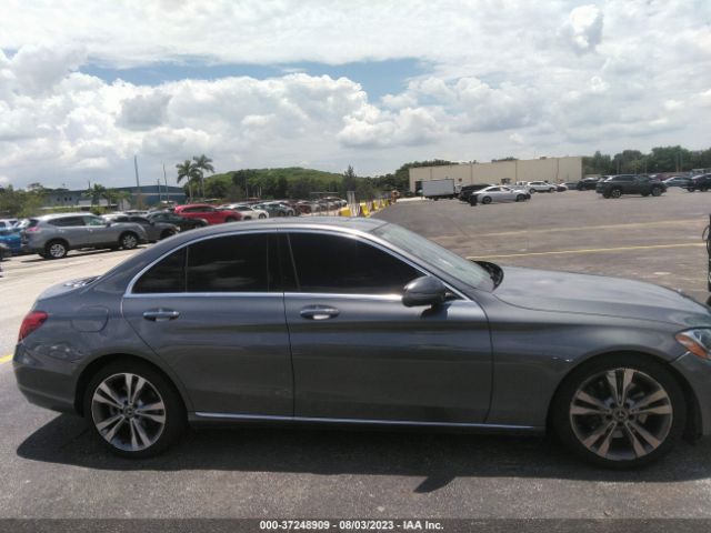 55SWF4JB8JU268960 Mercedes-Benz C-class C 300