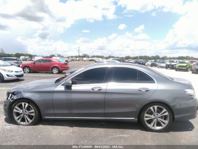 55SWF4JB8JU268960 Mercedes-Benz C-class C 300