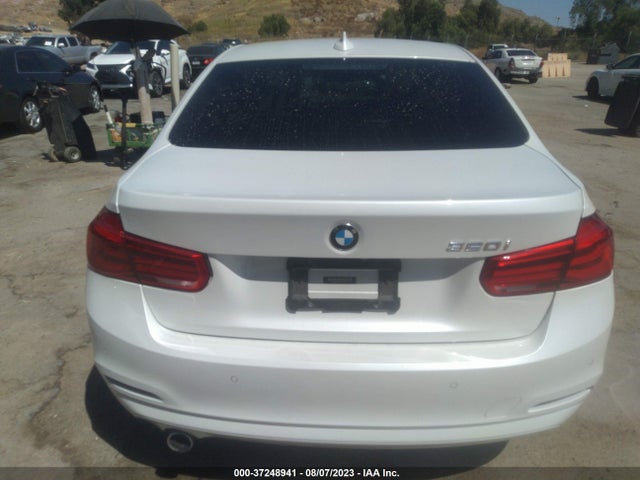 WBA8A9C59JAH14071 BMW 3 Series 320i