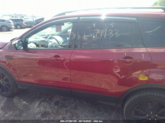 1FMCU0GD5HUB27899 Ford ESCAPE SE