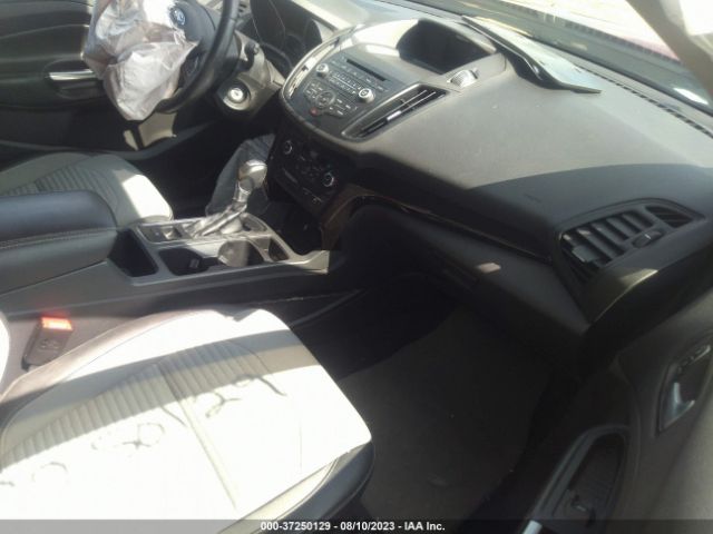 1FMCU0GD5HUB27899 Ford ESCAPE SE