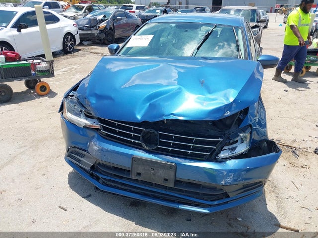 3VW2B7AJ8JM209632 Volkswagen Jetta 1.4t S