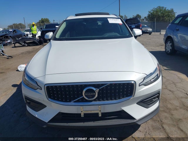 2021 Volvo V60, VIN: YV4102WK3M1072834