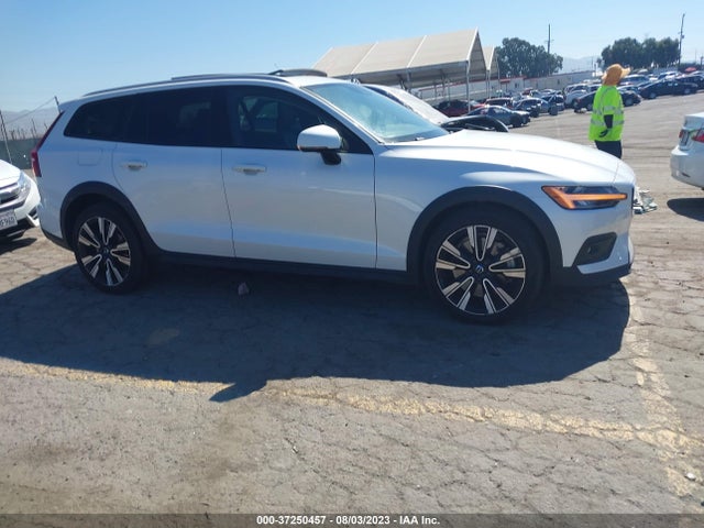 2021 Volvo V60, VIN: YV4102WK3M1072834