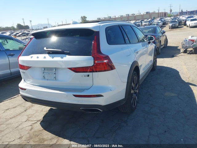 2021 Volvo V60, VIN: YV4102WK3M1072834