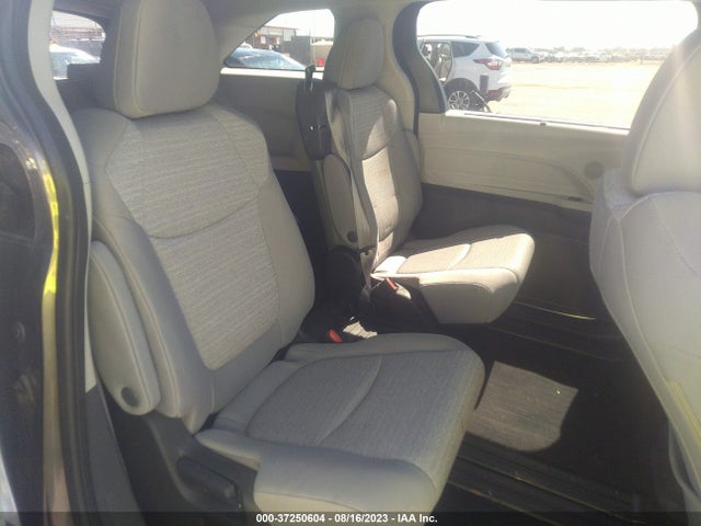 Toyota SIENNA LE 2022 5TDKRKEC0NS106126 Image 8