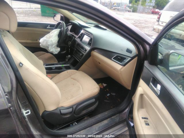 2017 HYUNDAI SONATA 5NPE34AF5HH524556 Photo 4