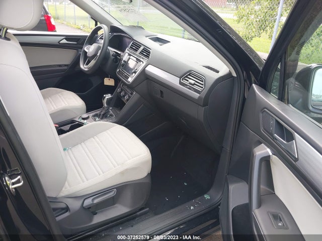 3VV0B7AXXNM111305 Volkswagen TIGUAN S