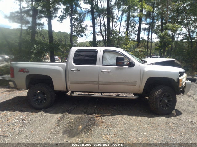 2011 CHEVROLET SILVERADO 1500 LT VIN: 3GCPKSE32BG351790