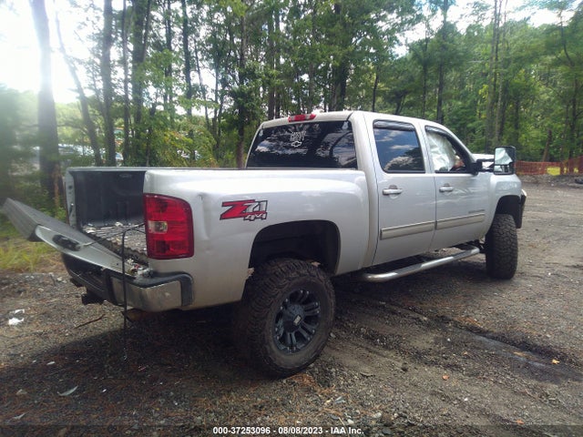 2011 CHEVROLET SILVERADO 1500 LT VIN: 3GCPKSE32BG351790