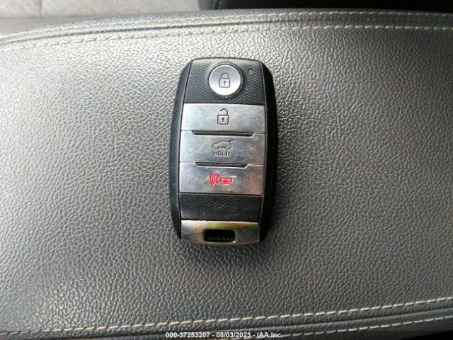 KNDCC3LC2H5050179 KIA NIRO EX