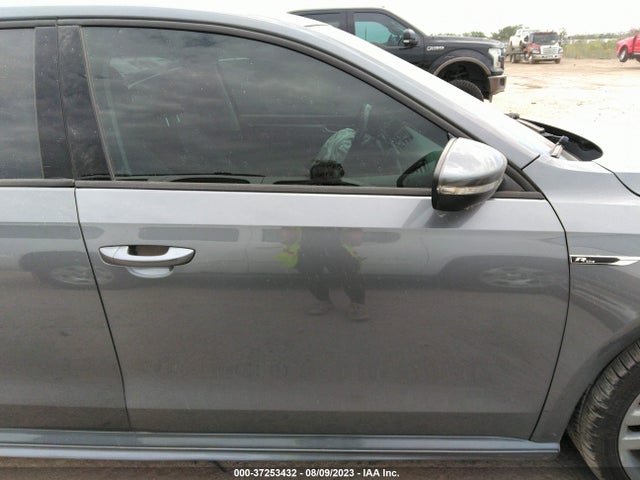 1VWAA7A39JC019498 Volkswagen Passat 2.0t S/r-line