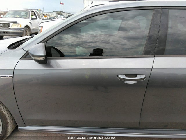1VWAA7A39JC019498 Volkswagen Passat 2.0t S/r-line