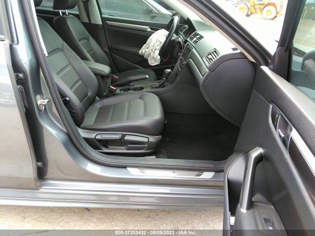 1VWAA7A39JC019498 Volkswagen Passat 2.0t S/r-line