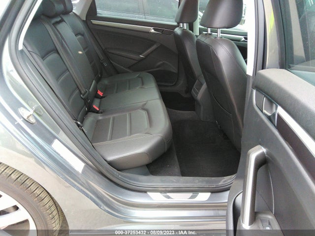 1VWAA7A39JC019498 Volkswagen Passat 2.0t S/r-line