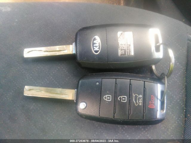 5XYPG4A56GG141770 KIA SORENTO LX