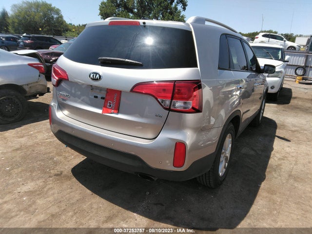 2015 KIA SORENTO LX VIN: 5XYKT4A70FG641011