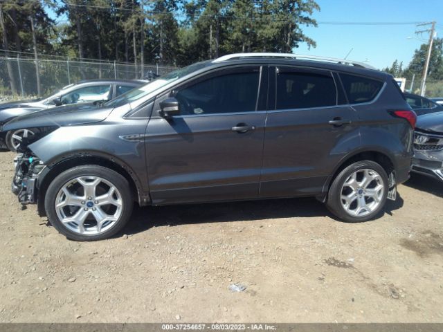 1FMCU9J99KUB28960 Ford Escape Titanium
