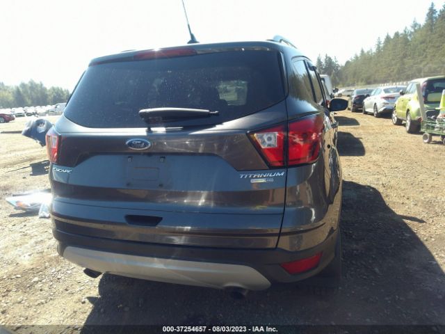 1FMCU9J99KUB28960 Ford Escape Titanium