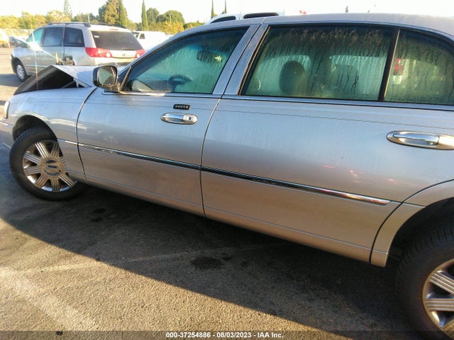 2004 LINCOLN TOWN CAR ULTIMATE L VIN: 1LNHM85W64Y625203