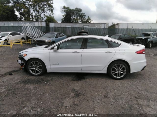 3FA6P0RU0KR105447 Ford Fusion Hybrid Titanium