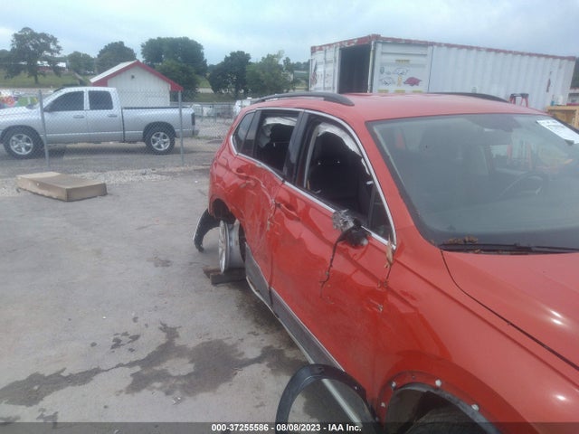 3VV2B7AX0JM030025 Volkswagen Tiguan Sel/se