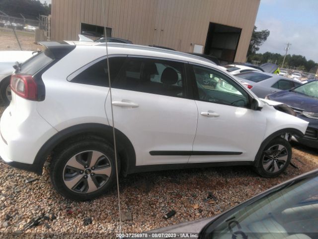 KNDCB3LC9K5352207 KIA NIRO LX