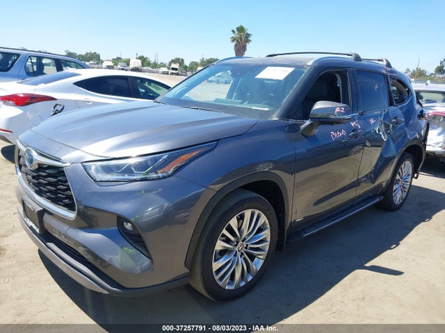 Toyota Highlander Hybrid Platinum 2023 5TDEBRCH1PS128258 Image 2