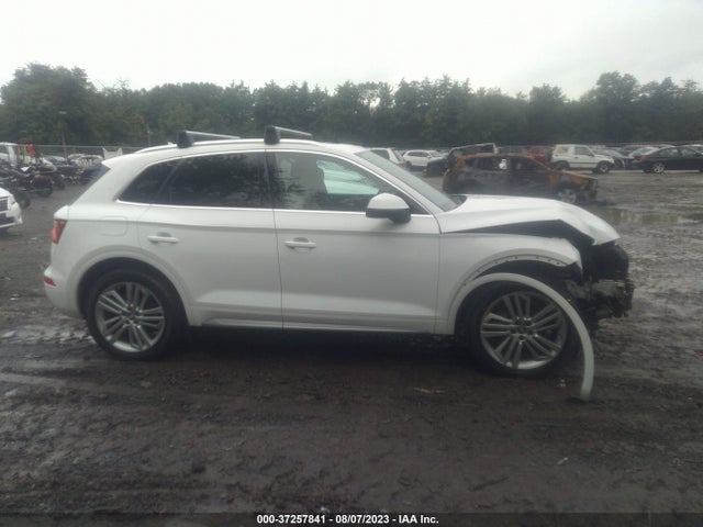 WA1BNAFY4K2049104 Audi Q5 Premium Plus