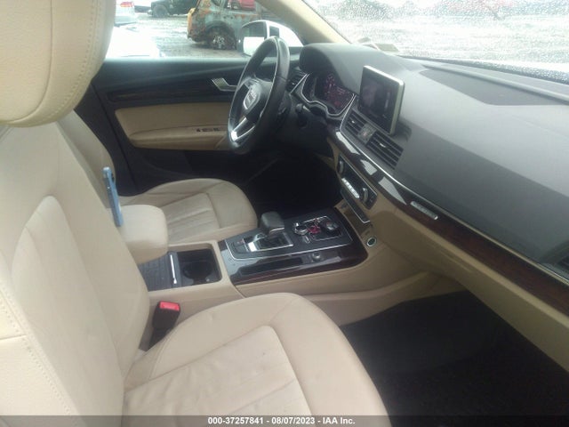 WA1BNAFY4K2049104 Audi Q5 Premium Plus