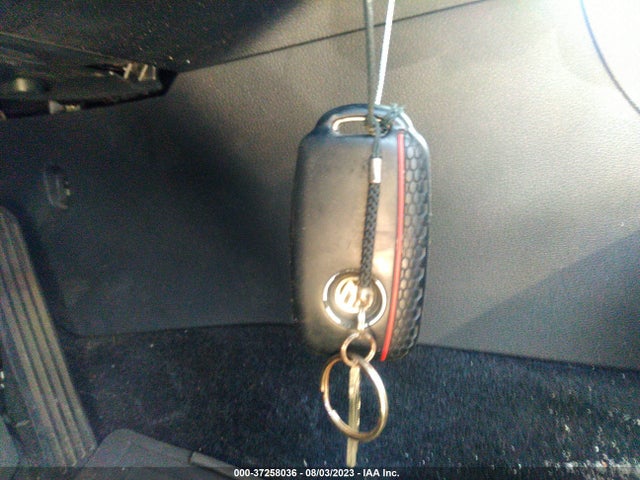 1VWAT7A38HC018525 Volkswagen Passat 1.8t S