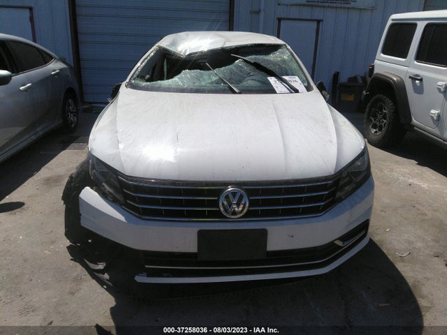 1VWAT7A38HC018525 Volkswagen Passat 1.8t S